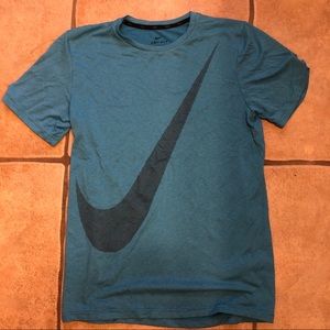 Men’s Nike dry fit shirt